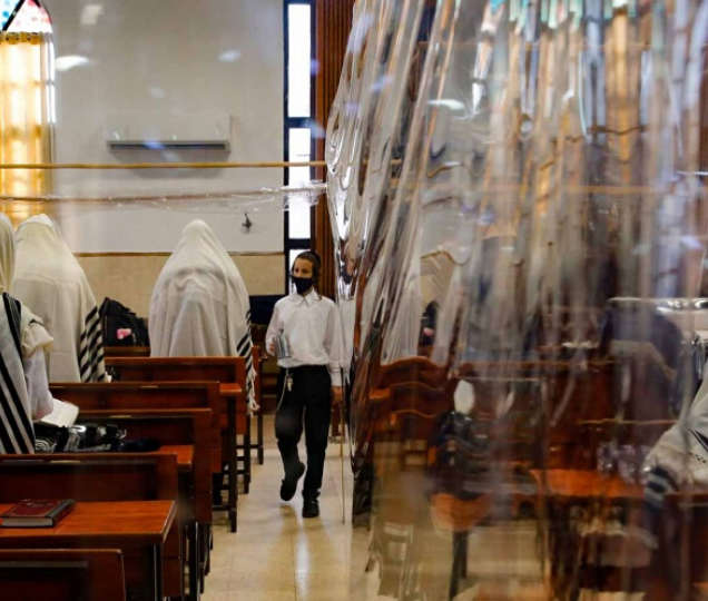 Israel returns to confinement amid rebound in covid cases